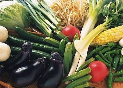 老太將硬幣扔進飛機發(fā)動機致航班延誤，食品安全也需警惕
